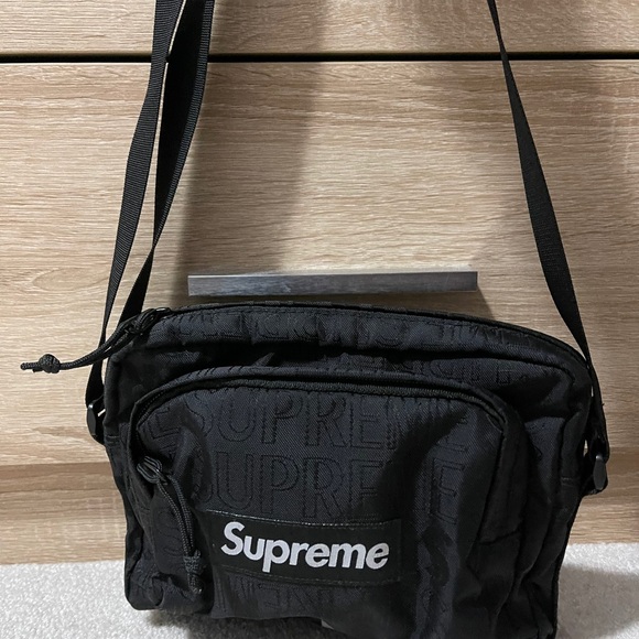 Supreme sling bag - Picture 2 of 5